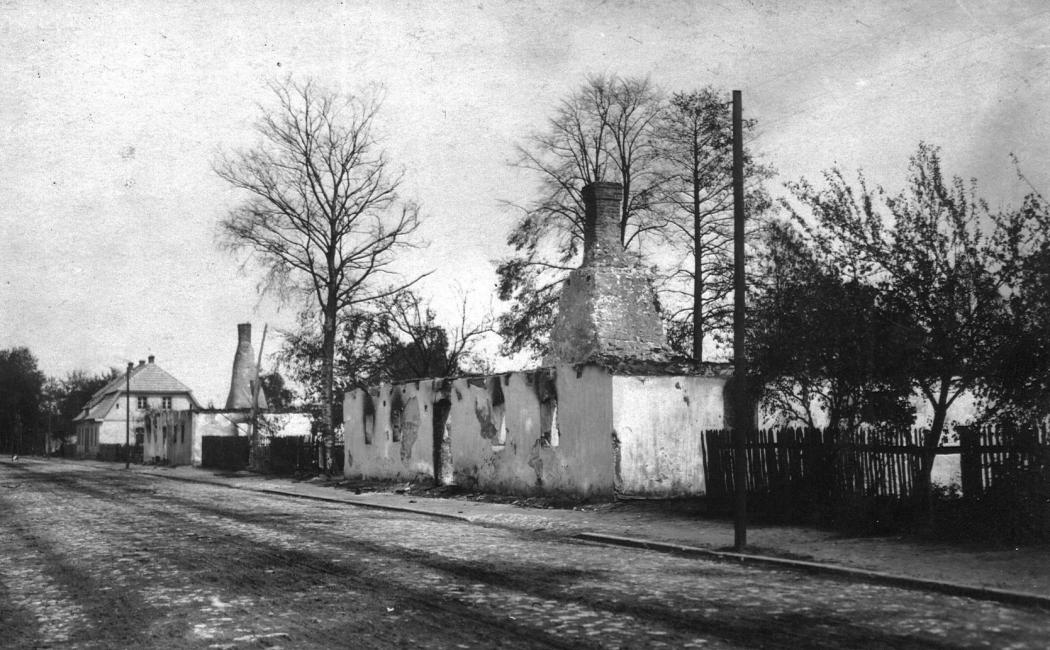 Widok spalonej w nocy z 19 na 20 sierpnia 1920 r. kolonii niemieckiej Anhalt (Hołdunów, obecnie dzielnica Lędzin)