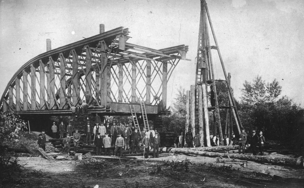 Niemcy odbudowują most kolejowy w porcie w Koźlu zniszczony przez wycofujących się powstańców 4.06.1921