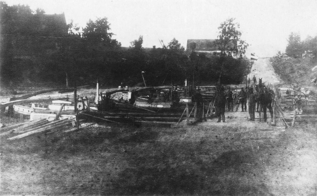 Kamienny most drogowy na szosie Koźle - Bierawa wysadzony przez wycofujących się powstańców 6.06.1921