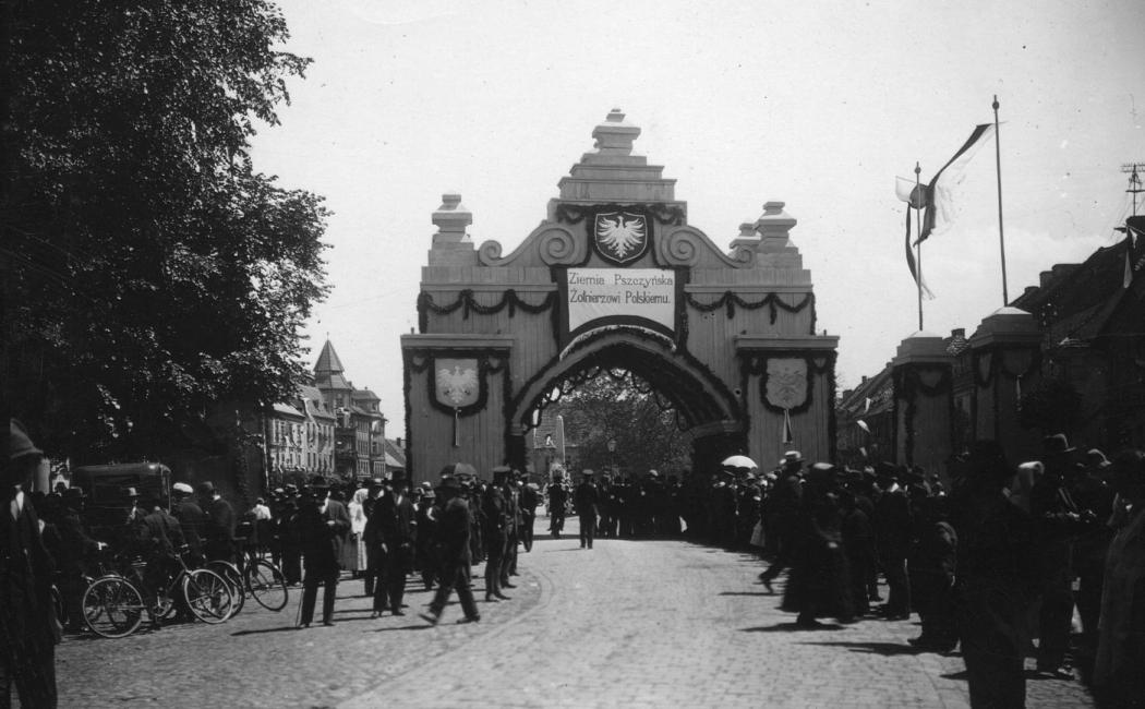 Pszczyna. Brama triumfalna z okazji wkroczenia Wojska Polskiego 29.06.1922