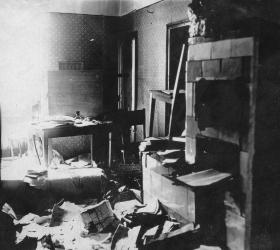 Wnętrze redakcji „Gazety Robotniczej” zdemolowane przez niemiecką bojówkę