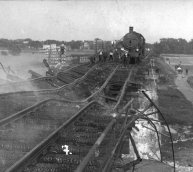 Most kolejowy w Opolu-Szczepanowicach zniszczony w nocy 2/3 maja 1921 przez oddział por. Lucjana Miładowskiego z grupy destrukcyjnej Wawelberga
