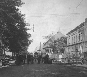 Barykada powstańcza na ul. Warszawskiej w Katowicach