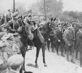 Uroczyste przekroczenie przez Wojsko Polskie byłej granicy polsko-niemieckiej pod Szopienicami 22.06.1922, na pierwszym planie na koniach mjr Jan Ludyga-Laskowski i gen. Stanisław Szeptycki