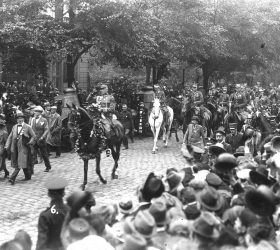 Gen. Stanisław Szeptycki na czele oddziałów Wojska Polskiego wkraczających do Katowic, 20.06.1922